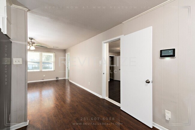 Foto del edificio - Beautifully Updated 4-Bedroom Home in West...