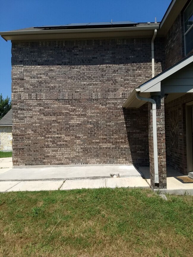 Foto del edificio - Spacious 4-Bedroom Home in Candlewood Park