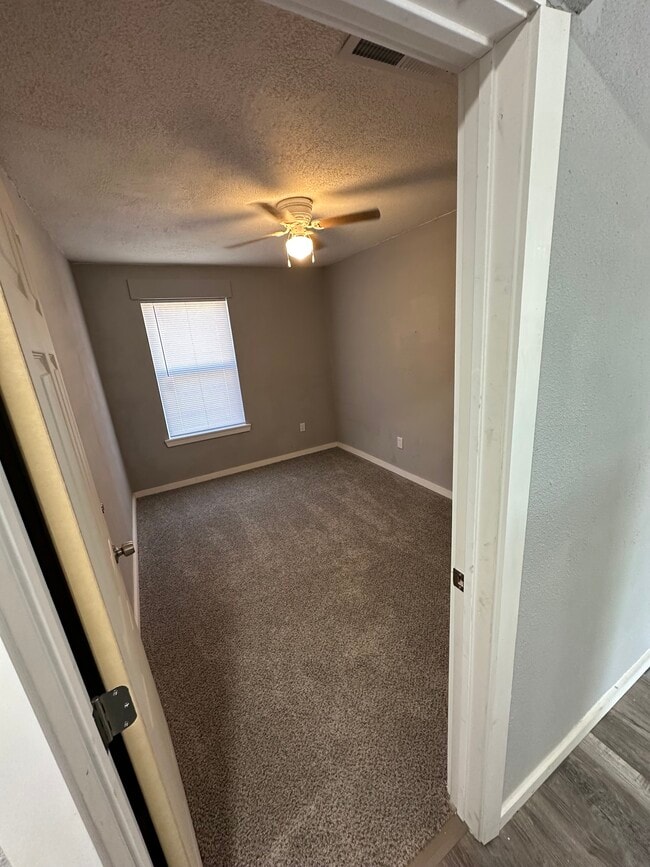 Building Photo - 500 College St