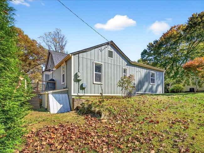 Building Photo - Wonderful Black Mountain Location-Long Term Rental