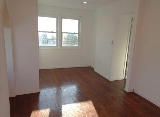 Foto del edificio - 328 Mt Prospect Ave