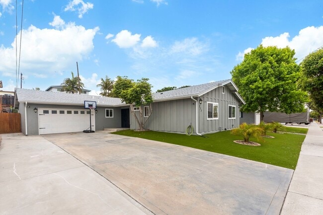 Building Photo - SPACIOUS 4 BEDROOM/2 BATHROOM HOME FOR REN...