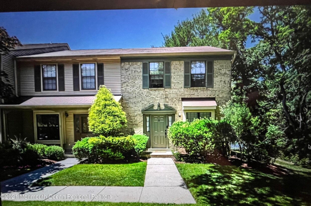 24 Balmoral Ct, Matawan, NJ 07747 Condo for Rent in Matawan, NJ