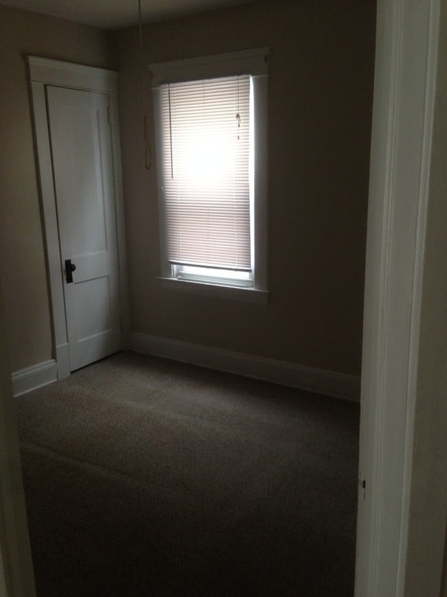 front bedroom - 2205 Edgewood Rd