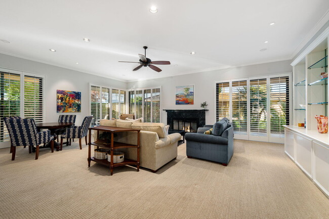 Building Photo - 6 Oxford Ct