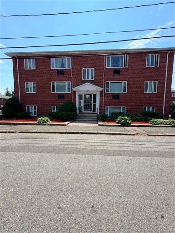 Foto del edificio - 38 Carey Ave