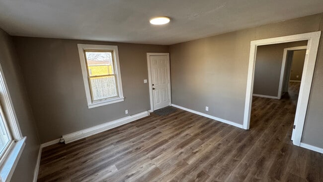 Building Photo - 400 Emma Ave