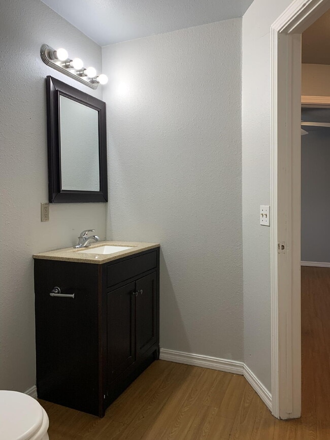 Foto del edificio - 700 Virginia St