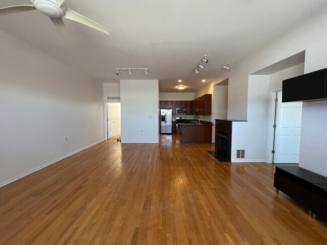 Building Photo - 1040 E 47th St