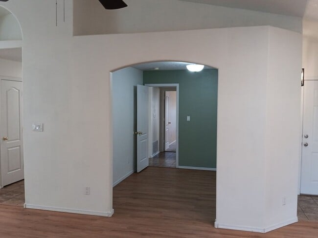 Foto del edificio - 3 Bedroom, 2 Bathroom Home! Schedule a Showing Today!