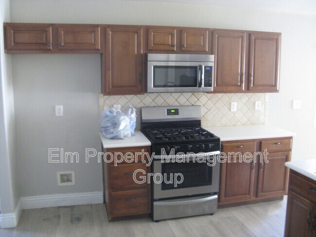 Foto del edificio - 6084 Camden Cove St