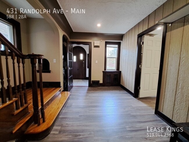 Building Photo - FULLY FURNISHED EXTRA LARGE UNIT
