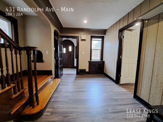 Photo du bâtiment - FULLY FURNISHED EXTRA LARGE UNIT