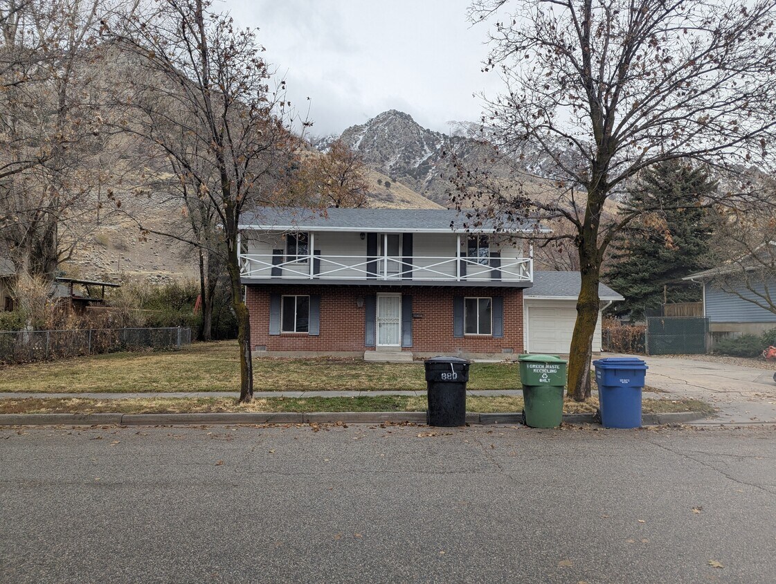 Foto principal - 880 Medoland Dr