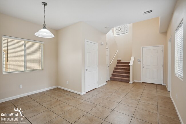 Foto del edificio - Charming Two-Story 3Bdm 2.5Ba Home in North Las Vegas!