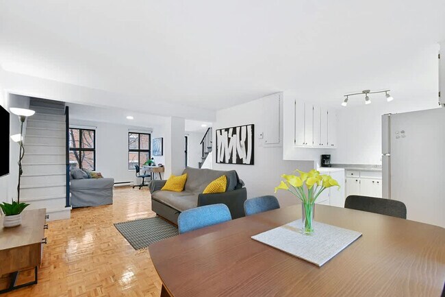 Building Photo - 1610 Rue Atateken-SI ID1543088P