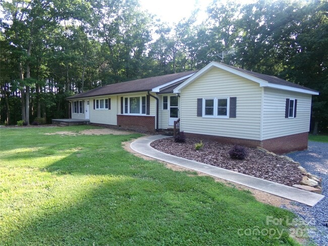 Building Photo - 1441 Gold Hill Rd E
