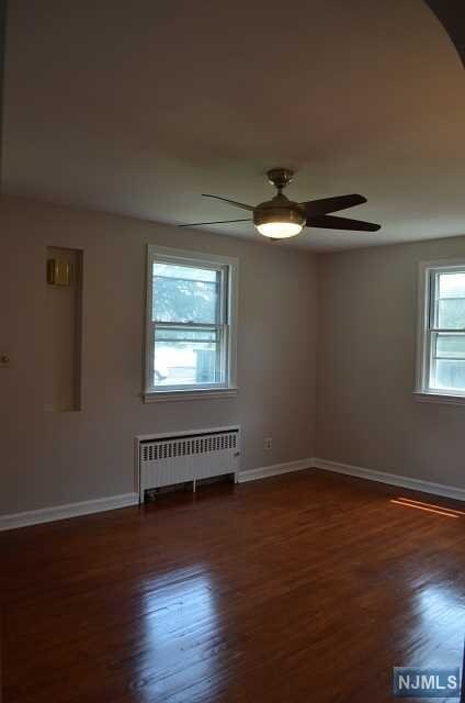 Foto del edificio - 66 Midland Ave