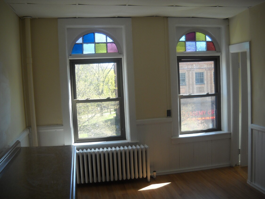Primary Photo - 269 Main St