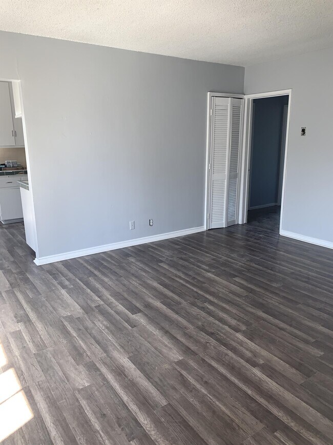 Foto del edificio - 3700 E 4th St