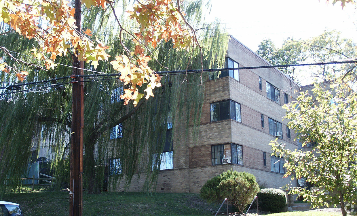 Building Photo - Willowbrook Condominiums