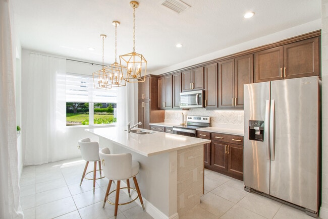 Building Photo - 587 Sanderling Cir