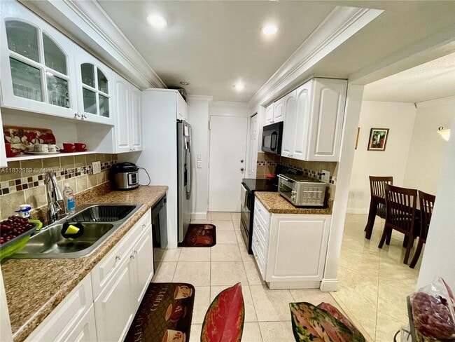 Foto del edificio - 6861 SW 147th Ave