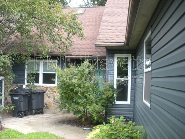 Building Photo - 210 Windy Hill Dr