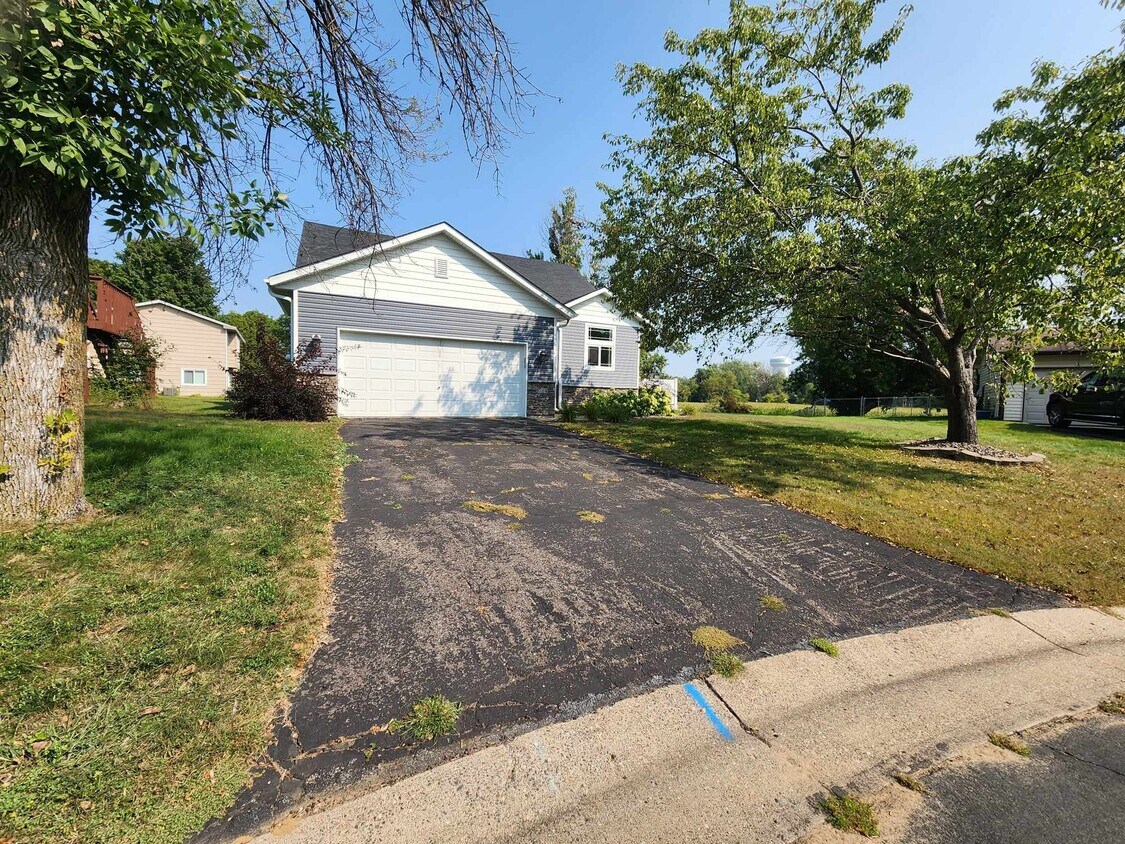 Primary Photo - 5784 Ridge Creek Rd
