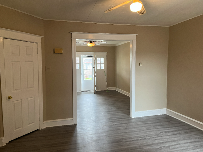 Building Photo - 7216 Glenloch St