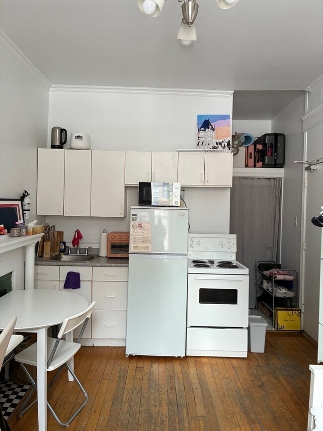 Building Photo - 320 Cooper St