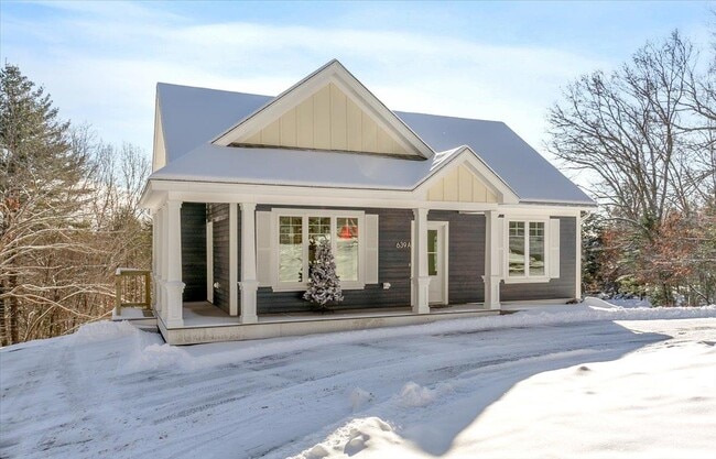 Foto del edificio - 639 E Broadway