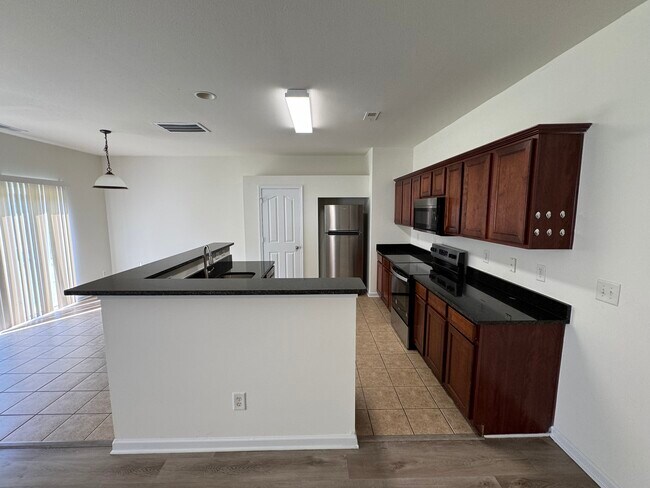 Foto del edificio - 6718 Sequoia Hills Dr
