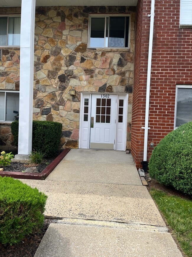 1302 Rockland Ave
