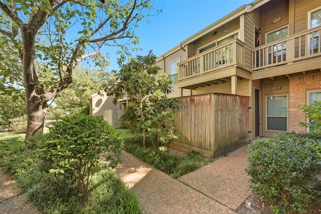 Foto del edificio - 2100 Tanglewilde St