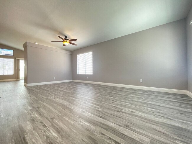 Building Photo - Great 3 bedroom single story home in North...