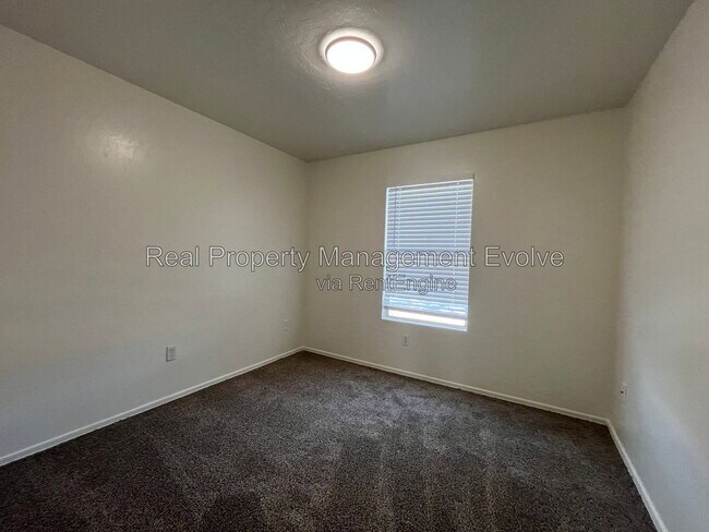Foto del edificio - 7347 N 72nd Dr