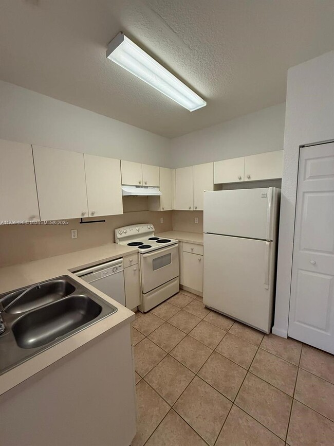 Building Photo - 1410 S Santa Catalina Cir