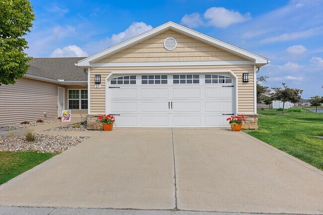 Foto del edificio - Redwood Perrysburg Woodmont Drive