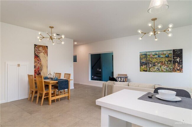 Foto del edificio - 18 Warbler Ave