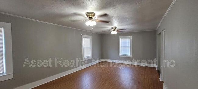Building Photo - 410 E Quincy Ave