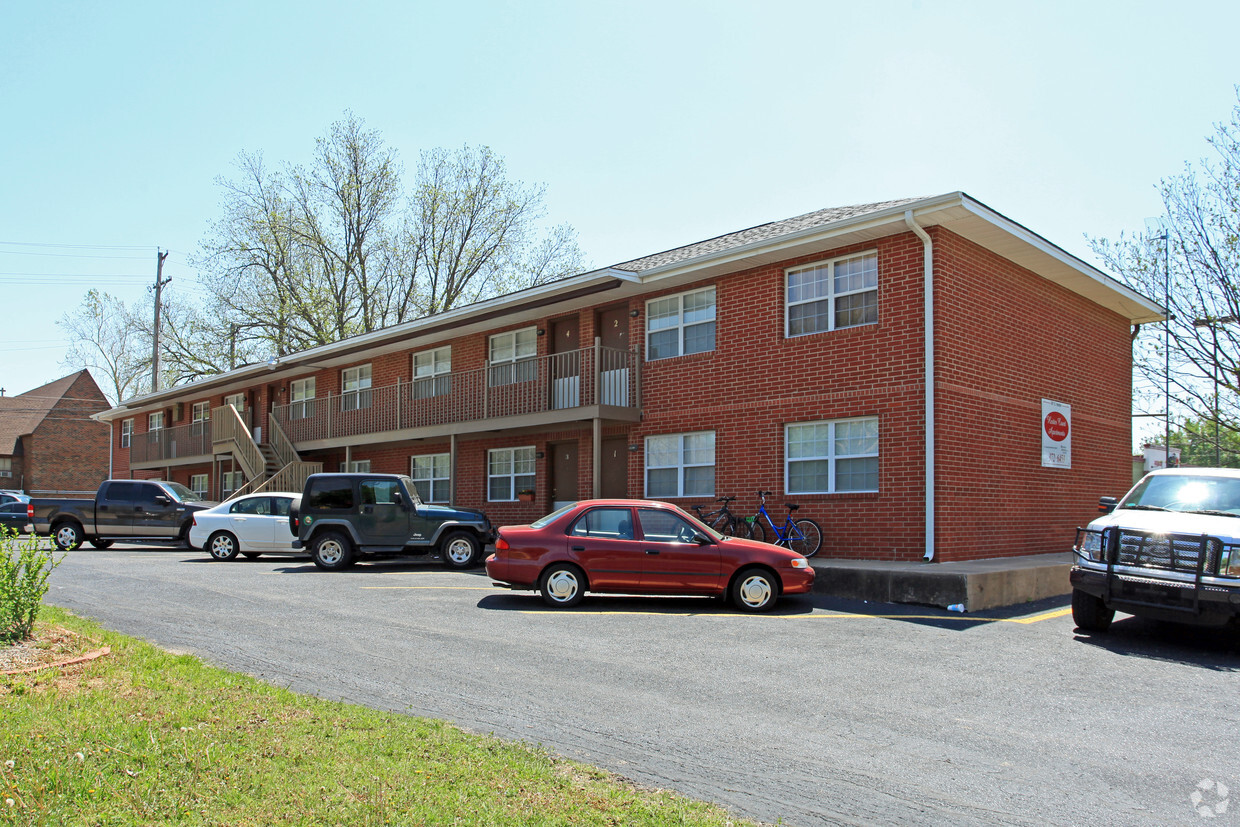 Building Photo - Hester Court Apartments