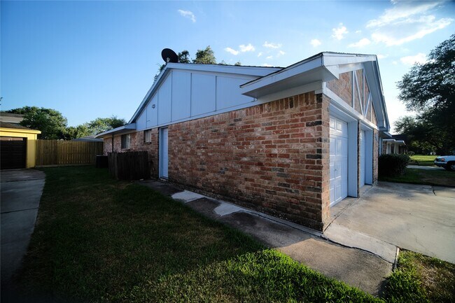 Foto del edificio - 12327 Bexley Dr