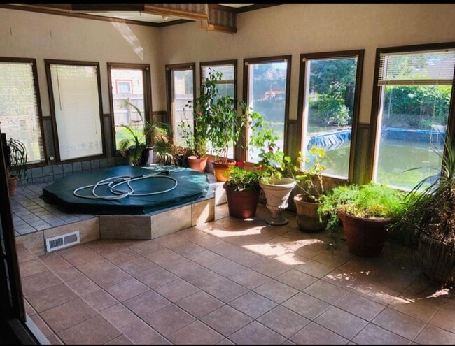 Foto del edificio - 10413 W Bartlett St