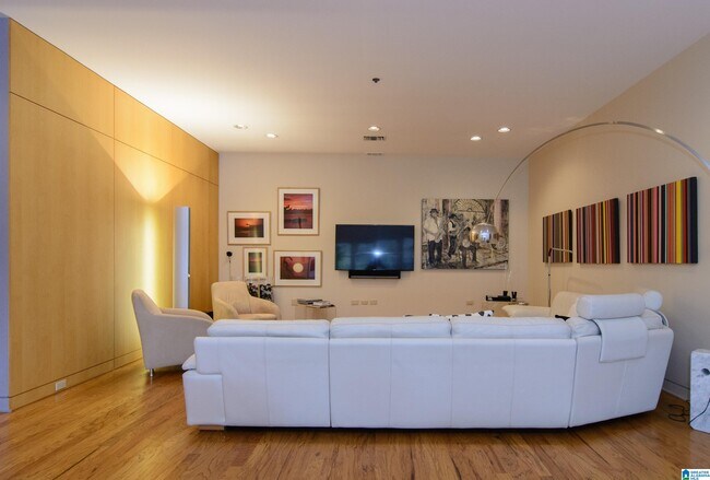 Building Photo - 521 Olde English Ln