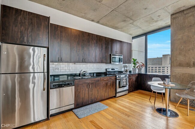 Foto del edificio - 235 W Van Buren St