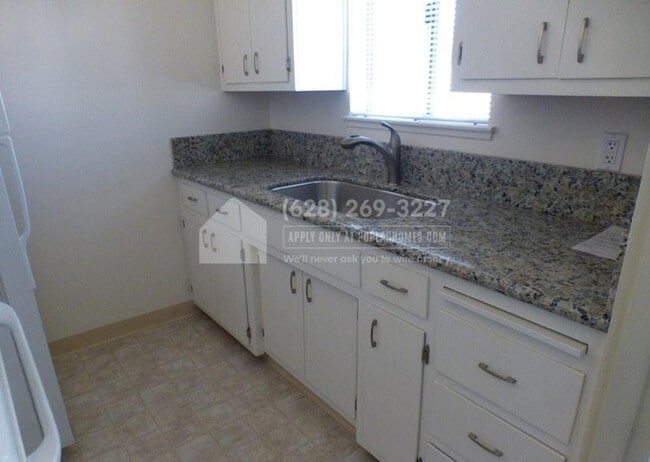Building Photo - 1 La Pera Ct