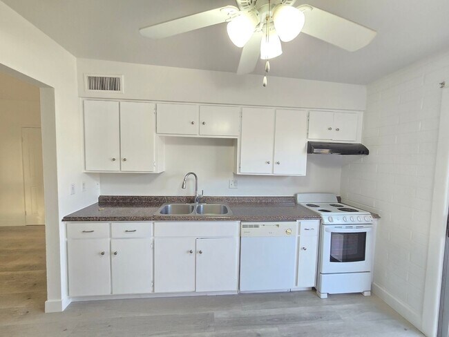 Building Photo - Fabulous 2 Bed 1 Bath