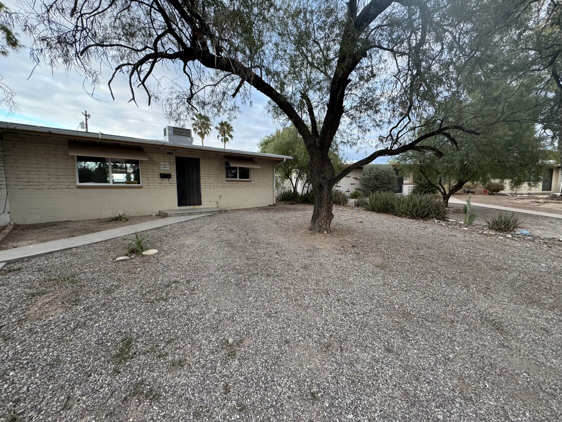 Primary Photo - 1329 E Nevada Dr