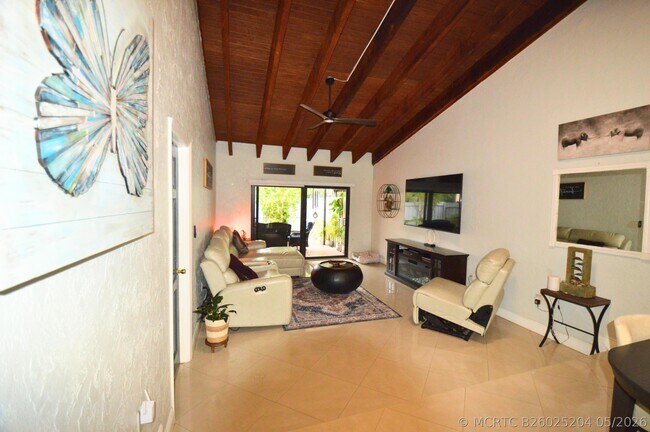Building Photo - 2280 Poinsetta Ct